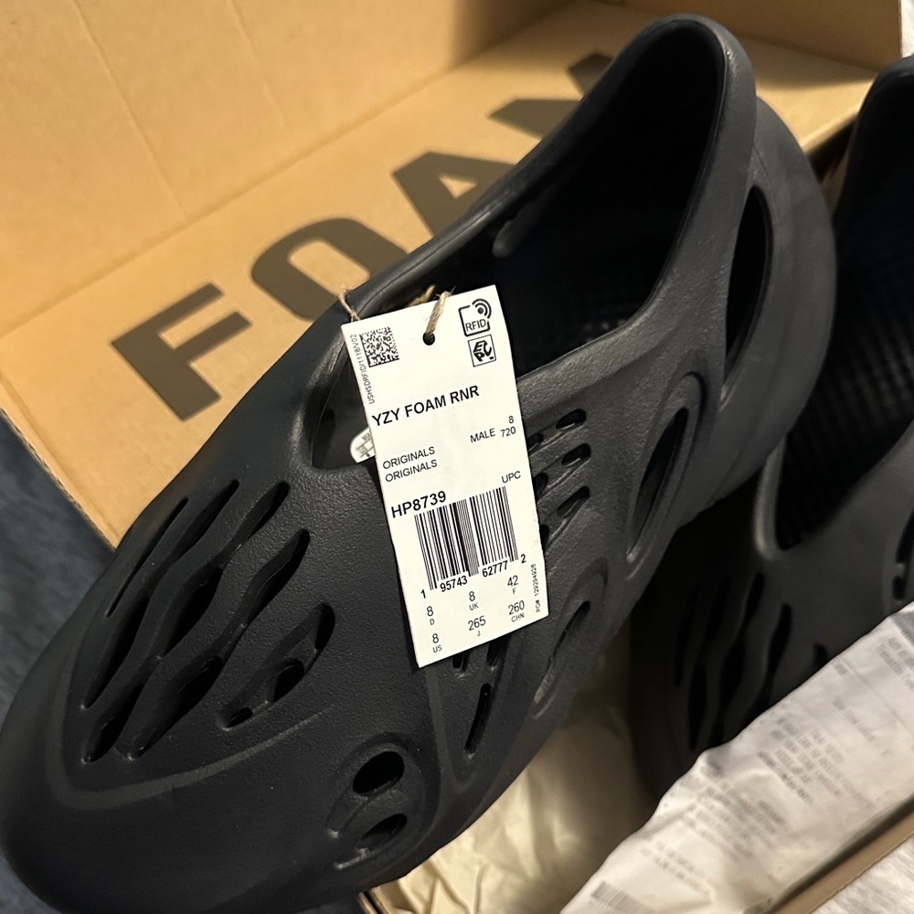 Yzy Foam Runners Adidas new with receipt